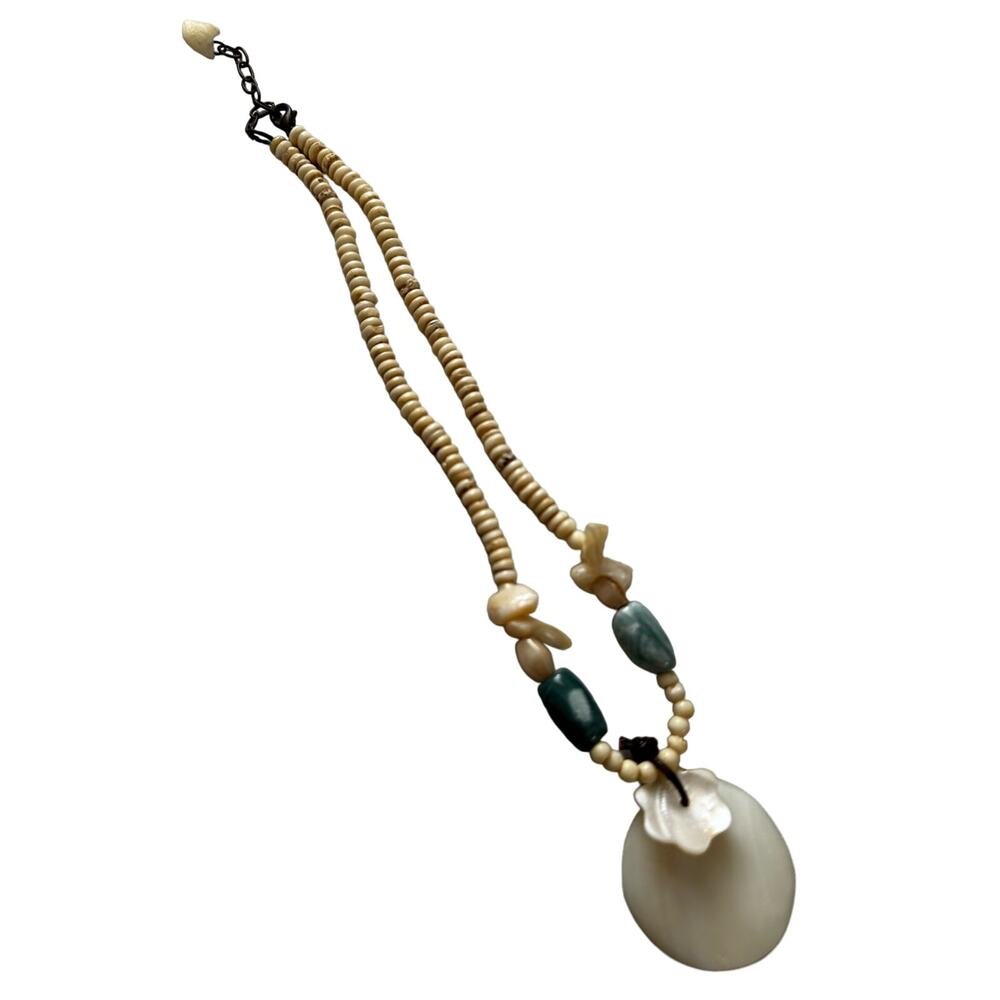 90s Shell Choker Necklace - Picture 3 of 5